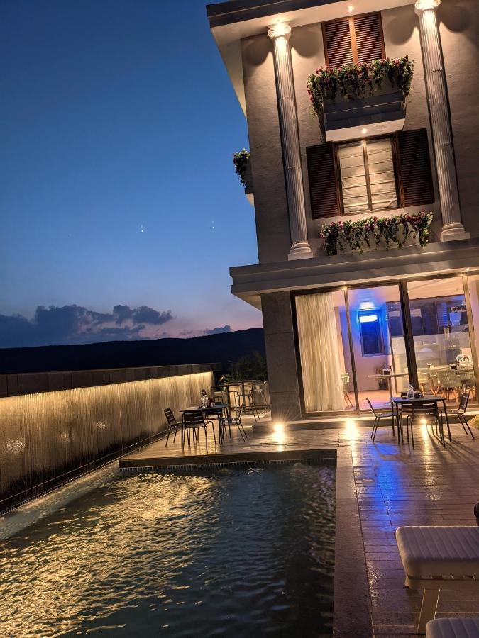 Mahābaleshwar Leela Resort, The Exotic Boutique Hotel - Pure Veg מראה חיצוני תמונה