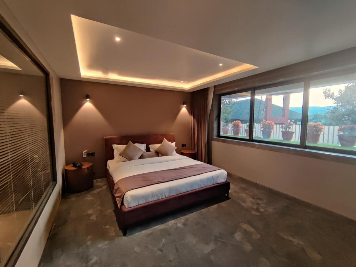 Mahābaleshwar Leela Resort, The Exotic Boutique Hotel - Pure Veg חדר תמונה