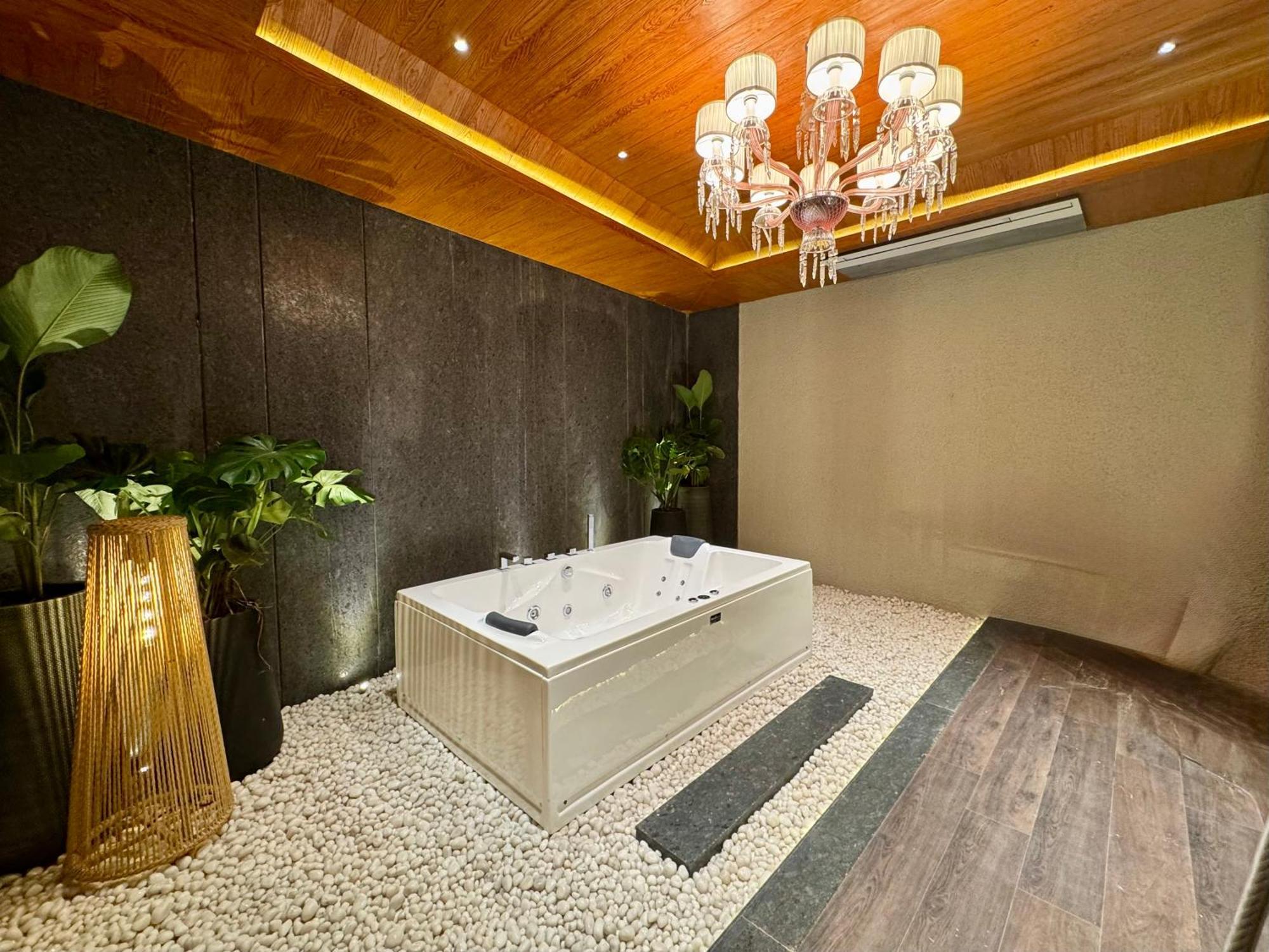 Mahābaleshwar Leela Resort, The Exotic Boutique Hotel - Pure Veg מראה חיצוני תמונה