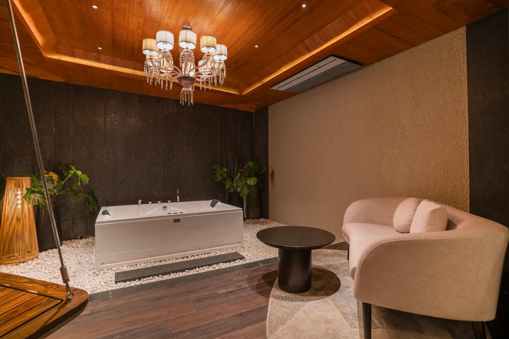 Mahābaleshwar Leela Resort, The Exotic Boutique Hotel - Pure Veg מראה חיצוני תמונה