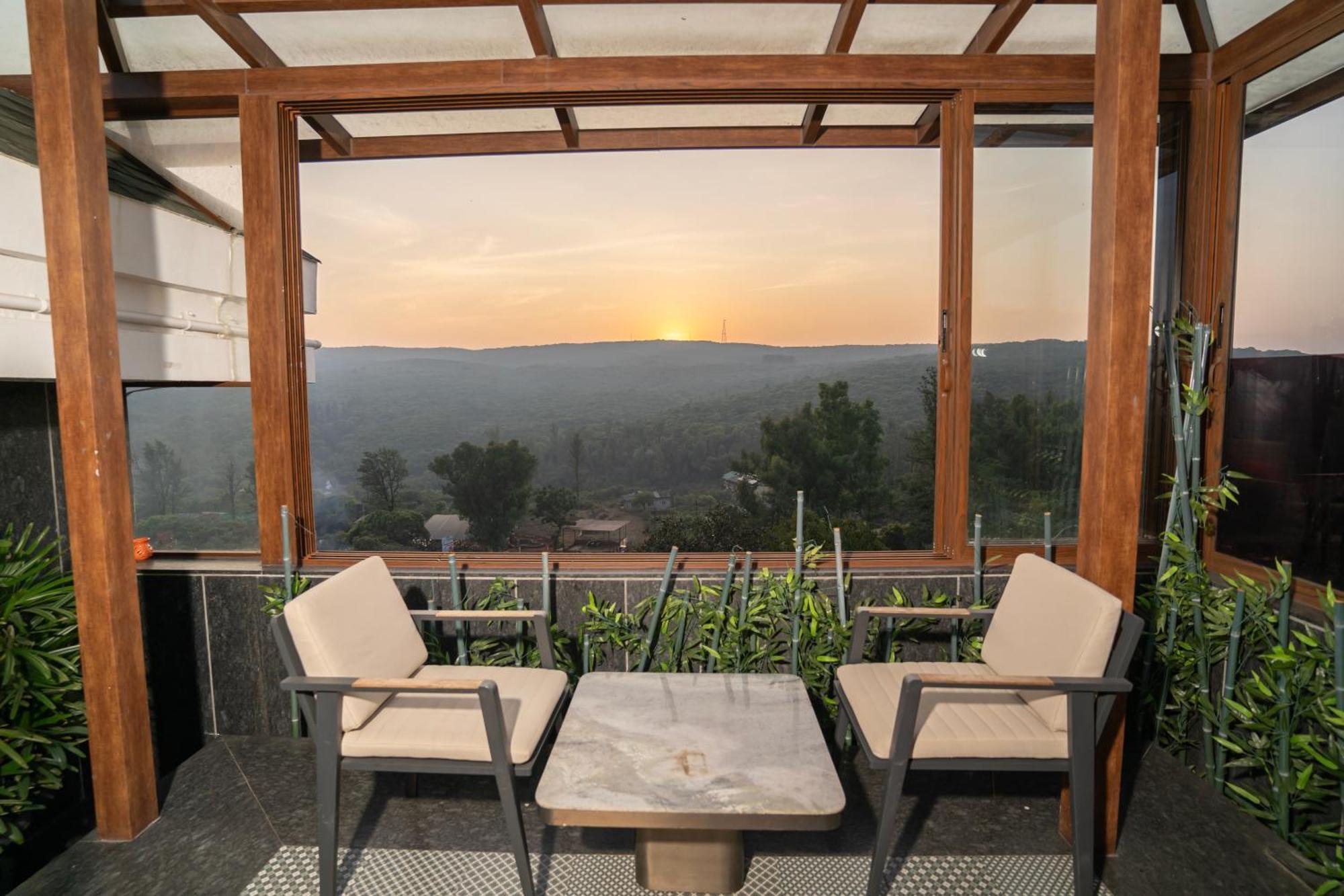 Mahābaleshwar Leela Resort, The Exotic Boutique Hotel - Pure Veg מראה חיצוני תמונה